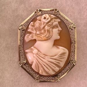 Beautiful antique cameo pin set in 14K white gold